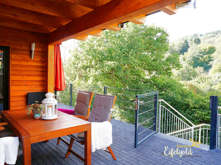Balkon einer Ferienwohnung im Ferienhaus Eifelgold